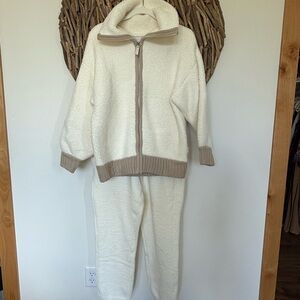 Kashwére Cream Fleece Set